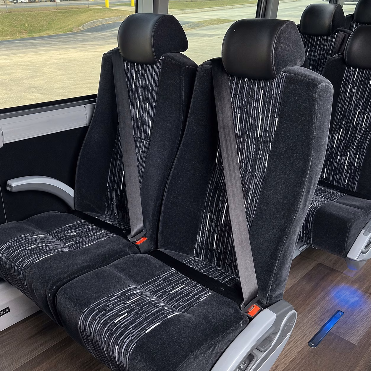 troy charter bus rentals to cranbrook and the detroit zoo