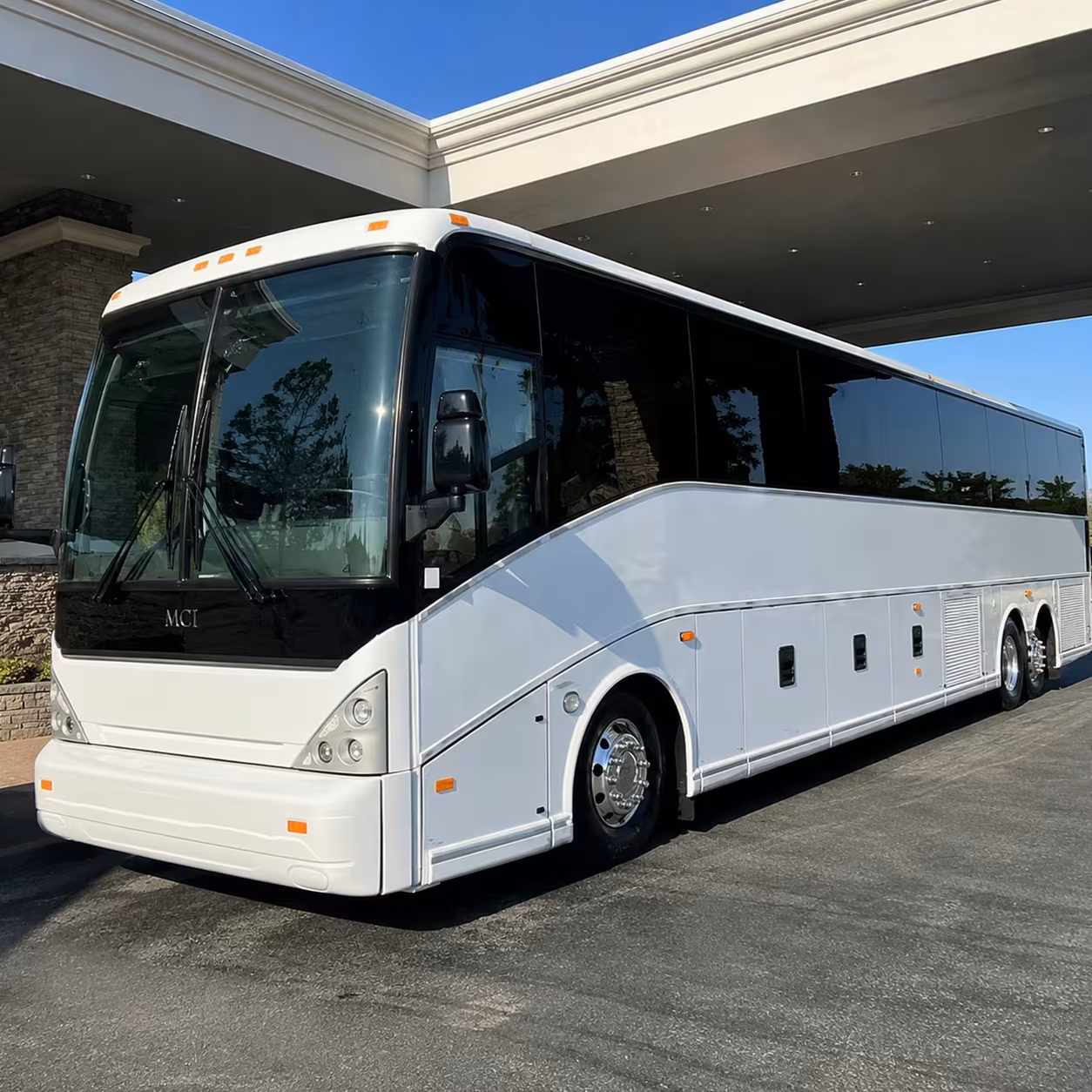 troy employee bus rentals to dtw airport and transit hubs